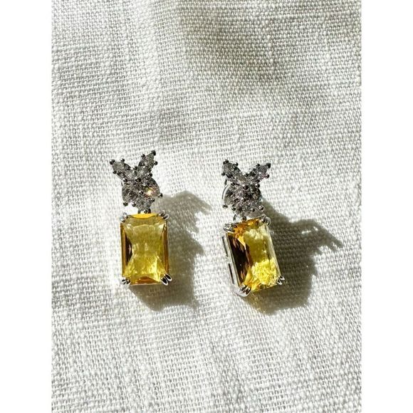 Victoria Canary radiant, cut dangle earrings - Picture 5 of 5